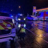 Zwei Fußgänger bei Kollision mit Pkw schwer verletzt