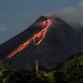 Neues Lava-Spektakel am Vulkan Merapi auf Java