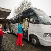 Covid-19-Testbus kurvte am Mittwoch erstmals durchs Land. Bilanz: 400 Tests. »A4