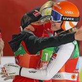 Goldjubel der ÖSV-Skispringerinnen im Teambewerb. »C3