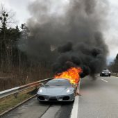 Ferrari in Flammen