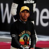 Hamilton fährt 2021 im Silberpfeil