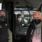Landbus rüstet im Wald auf