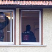 Drogenhandel und Geldwäsche: Razzia gegen Neonazi-Netzwerk