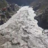 Gewaltige Flutwelle nach Gletscherabbruch in Indien