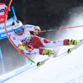 Brennsteiner zeigt groß auf