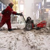 Schnee legt New York lahm