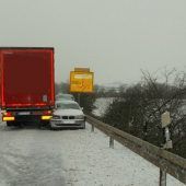 Heldentat am Steuer – Lkw-Fahrer rettet bewusstlose Autofahrerin