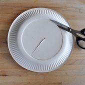 Wer trifft das Papprohr?