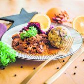 Veganes Gulasch mit Rotkraut