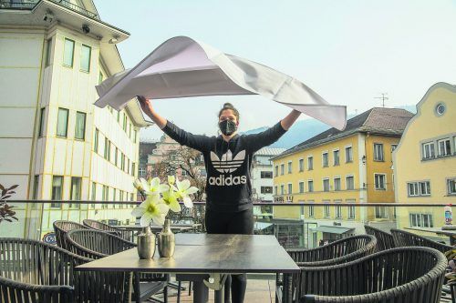Am 15. März darf die Gastronomie drinnen und draußen wieder aufsperren. Gäste müssen sich registrieren und im Vorfeld bei einer Teststraße testen lassen. VN/Paulitsch