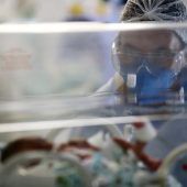 Weniger Kuscheln wegen Corona: WHO sieht Frühchen in Gefahr