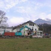 Brandruine wird abgebrochen