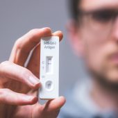 Gratis-Coronatests sorgen für Kritik der Ärzte