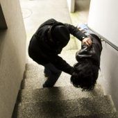 Gewalttäter tyrannisierte Frau und Kinder