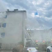 Feuerwehr rettet Frau aus Brandobjekt