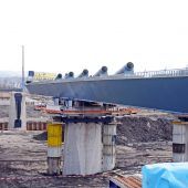 Unterbau der Rheinbrücke bald fertig