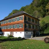 Gemeindeamt war früher Volksschule und Sennerei