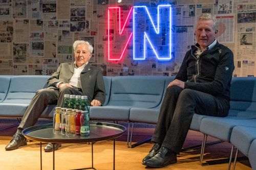 Gottfried Feurstein (l.) und Erich Schwärzler freuen sich wieder auf direkten „Kundenkontakt“ in ihren Sprechstunden. VN/Stiplovsek