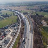 Baumaschinen auf der Autobahn
