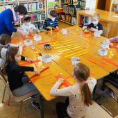 Ostervorbereitungen in der Bibliothek Altach