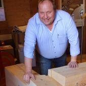 Schwalbenschwanztechnik im Schaufenster der Holzbaukunst