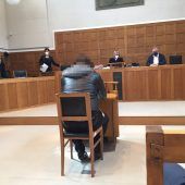 Passanten bespuckt und niedergestochen