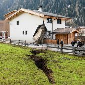 Riesiger Felsblock donnerte in Stubaitaler Haus