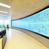 Neue Laser-Rückmeldewand in der Hauptschaltleitung (HSL)