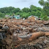 Schlammlawinen in Indonesien fordern mehr als 90 Tote