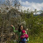 Gartenberaterin Caroline Büsel weiß um die Vorteile eines Totholzhaufens. »A8, 9