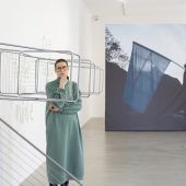 Starke Ansage von Christine Lederer im Bildraum. »D4