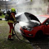 Feuer unter Motorhaube