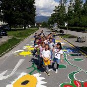 Kinder lassen die Straßen blühen