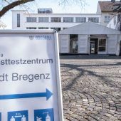 Neues Testzelt im Rathausbezirk