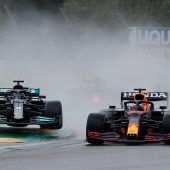 Hamilton steuert die 100. Pole an