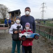 Väter und Kinder mit Vollgas unterwegs