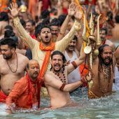 Zehntausende bei Hindu-Fest am Ganges