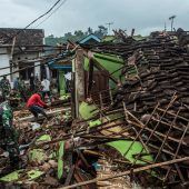 Mindestens acht Tote bei Erdbeben in Indonesien