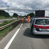Reifenplatzer auf der Autobahn