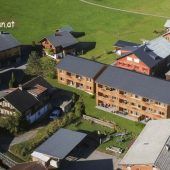 Baumaschinen bei Auer Wohnanlage startklar