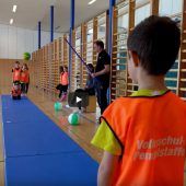 Sportliche Kinder im virtuellen Wettstreit