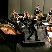 Pianist Aaron Pilsan trat mit dem Symphonieorchester Vorarlberg auf. »D6