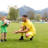Kinder während Heimspielen betreuen