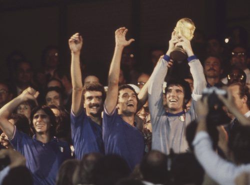Dino Zoff wurde als Tormann und Kapitän der italienischen Mannschaft 1982 in Spanien Weltmeister. 1968 kürte er sich auch zum Europameister.  ap
