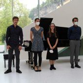 Am Piano läutete die Mittagsglocke