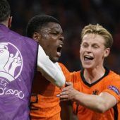 Dumfries erlöst die Niederlande beim Thriller von Amsterdam