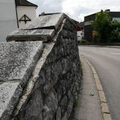 Mauer in Nüziders schwer beschädigt