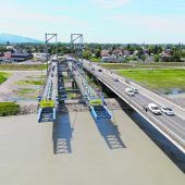 Eine Brücke streckt sich vor