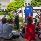 Buch am Bach ist mit Autoren auf Tour und kommt direkt an die Schulen. »A7